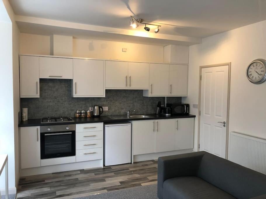 Newly Renovated Modern Studio Apartment Penzance Bagian luar foto